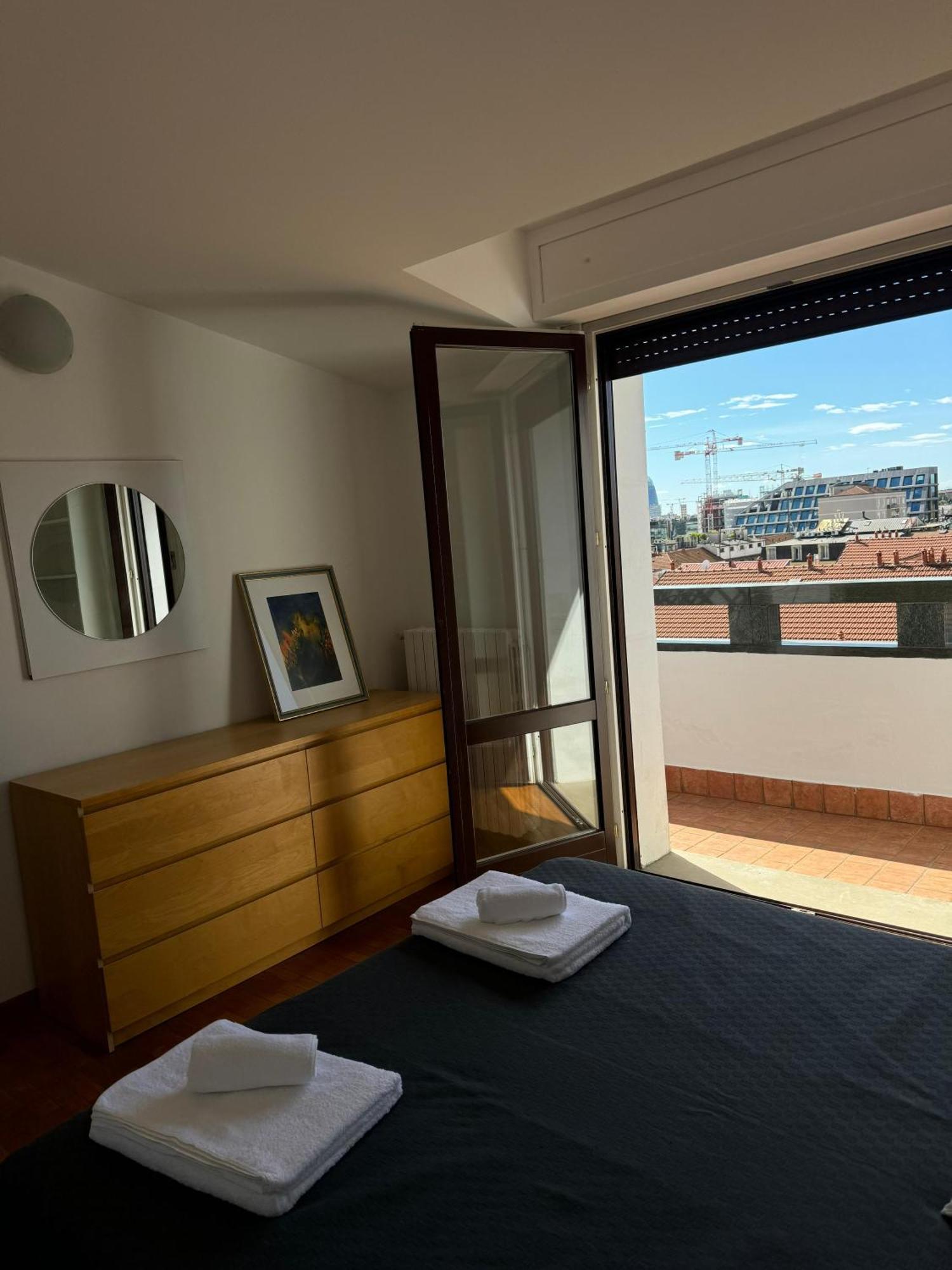 Appartamento Isola- Attico Con Balcone มิลาน ภายนอก รูปภาพ