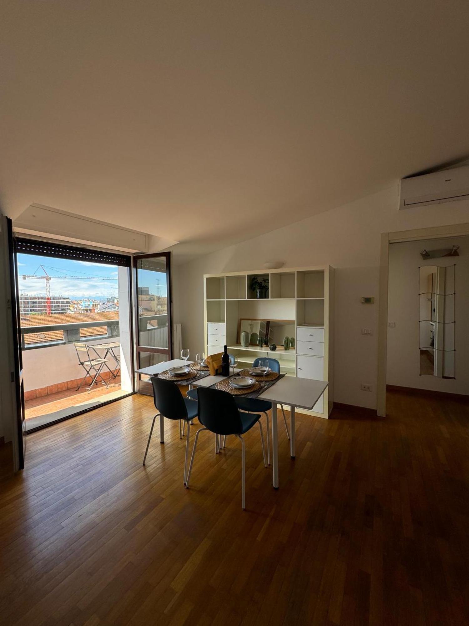 Appartamento Isola- Attico Con Balcone มิลาน ภายนอก รูปภาพ